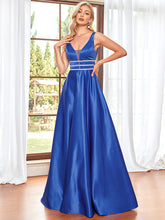 Robe de soirée trapèze en satin à empiècement en maille illusion #Couleur_Bleu Saphir
