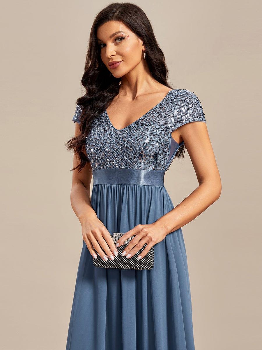 Robe de soirée taille empire à sequins et mousseline à encolure en V #Couleur_Marine Fume