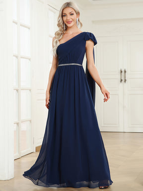 Robe de soirée asymétrique en mousseline à taille ornée
