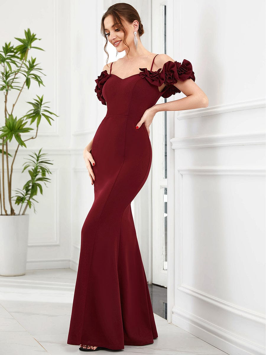 Robe de soirée moulante à bretelles fines et épaules dénudées à volants