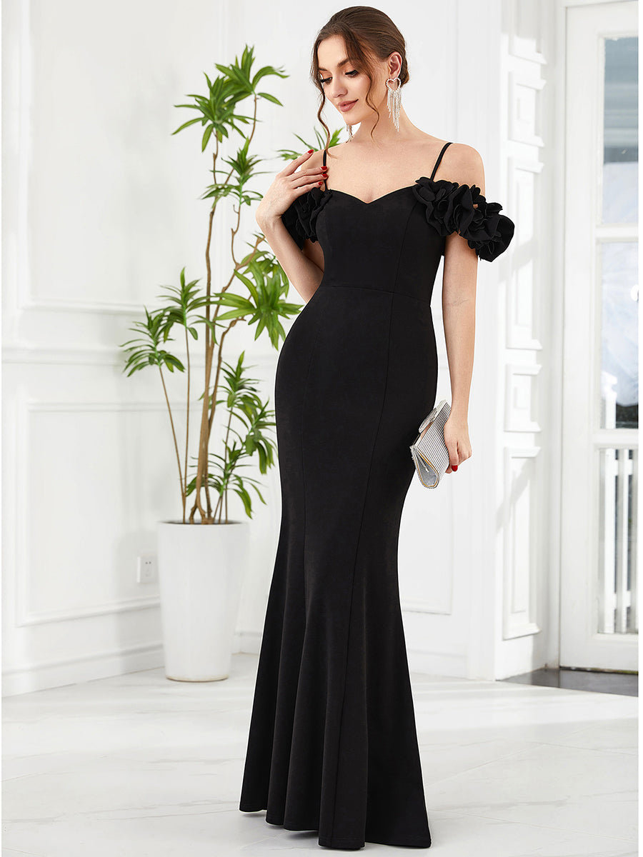 Robe de soirée moulante à bretelles fines et épaules dénudées à volants