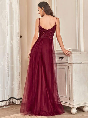 Robe mariage invitée en tulle à col en V et bretelles minces brodées au sol