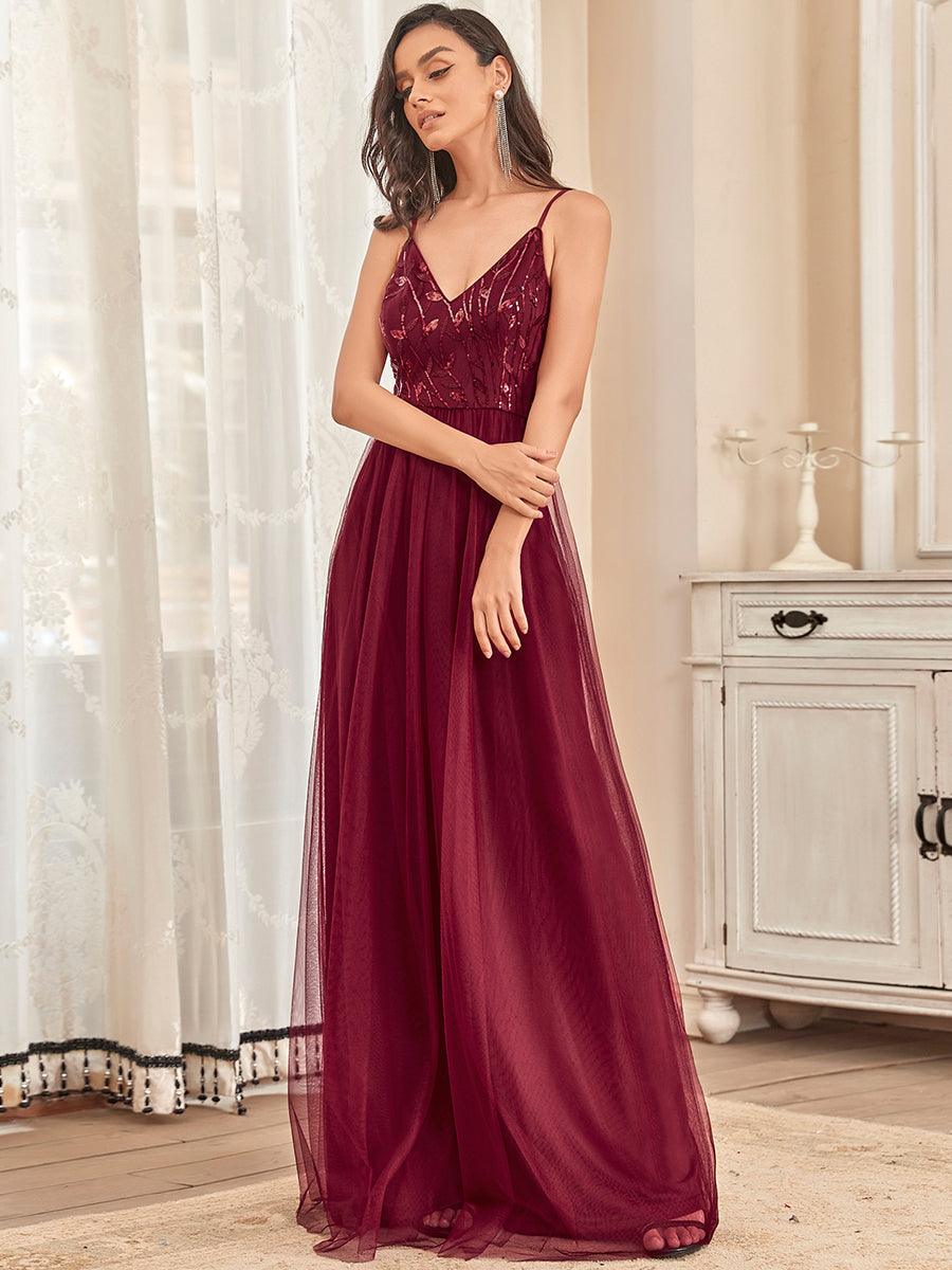 Robe demoiselle d'honneur en tulle à col en V et bretelles minces brodées au sol #Couleur_Bordeaux