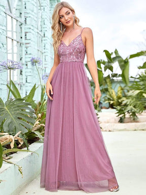 Robe de Bal en tulle à col en V et bretelles minces brodées au sol