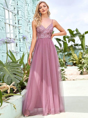 Robe de Bal en tulle à col en V et bretelles minces brodées au sol