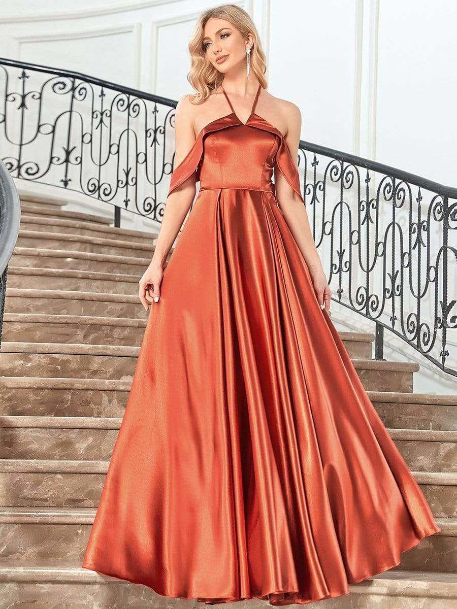 Superbe robe de soirée en satin à épaules dénudées et longueur au sol