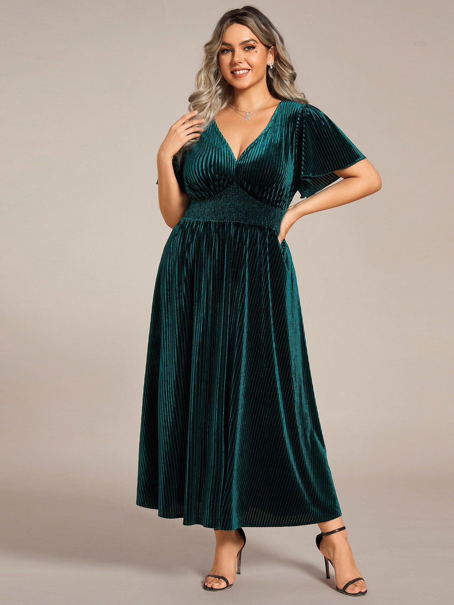 Grande taille Robe d'invité de mariage mi-longue en velours d'automne à manches courtes et col en V gracieux#Couleur_Vert Fonce