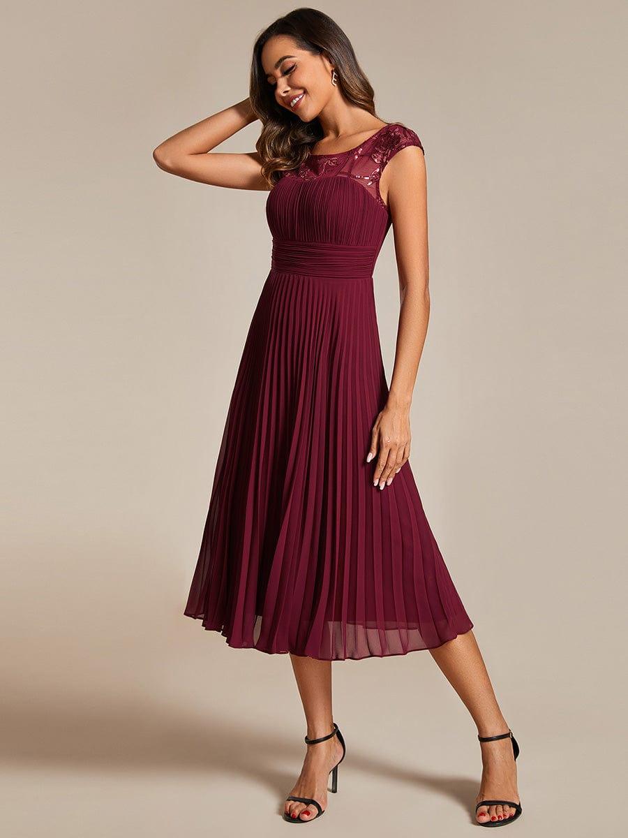 Robe d'invité de mariage trapèze en mousseline de soie à manches courtes avec plis et encolure ronde #Couleur_Bordeaux