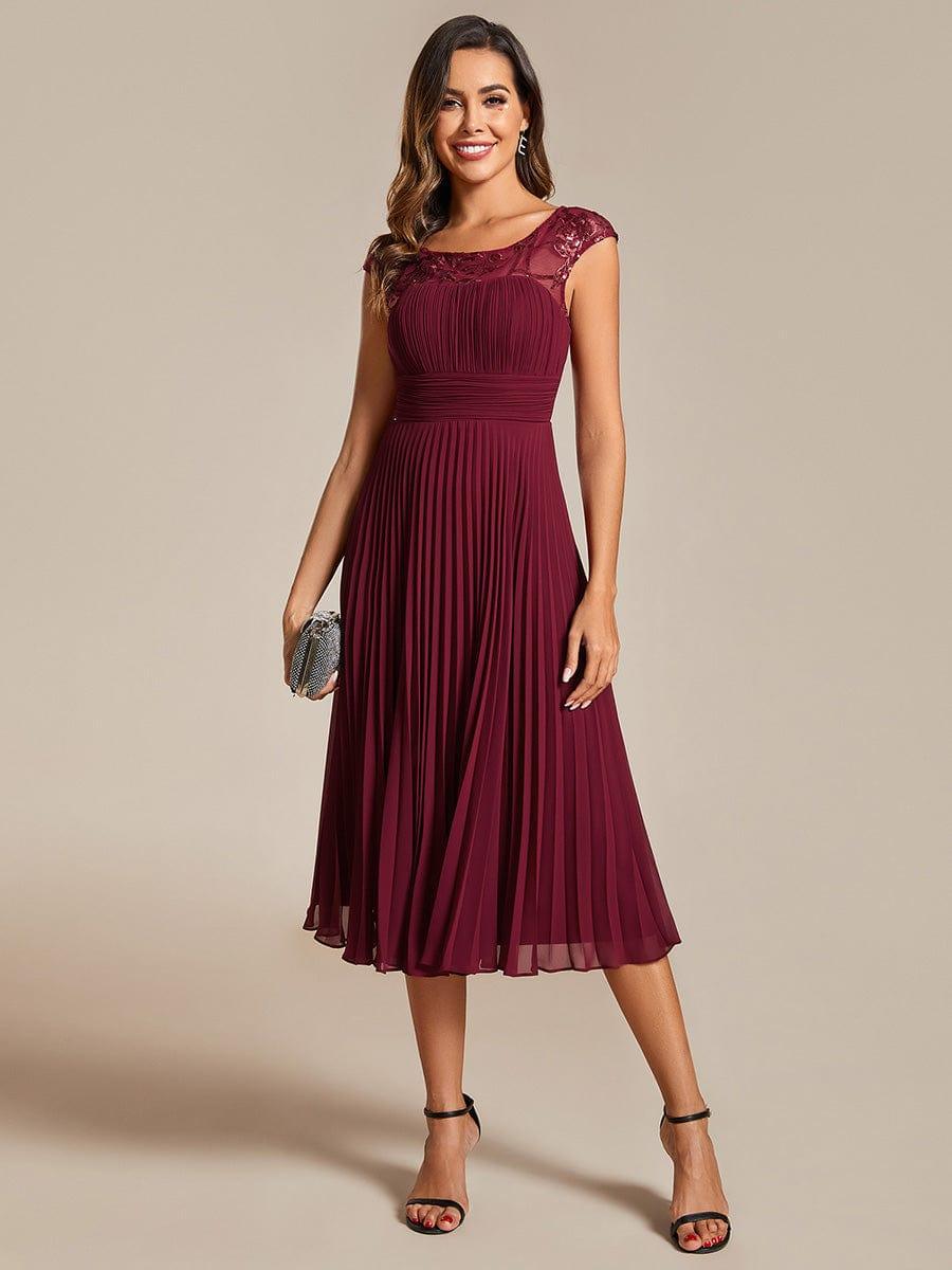 Robe d'invité de mariage trapèze en mousseline de soie à manches courtes avec plis et encolure ronde #Couleur_Bordeaux