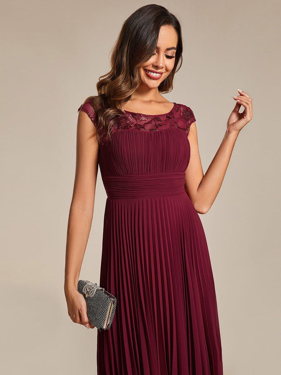 Robe d'invité de mariage trapèze en mousseline de soie à manches courtes avec plis et encolure ronde #Couleur_Bordeaux