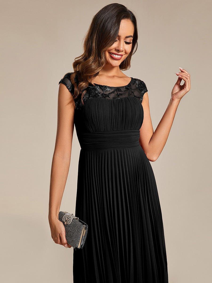 Robe d'invité de mariage trapèze en mousseline de soie à manches courtes avec plis et encolure ronde #Couleur_Noir