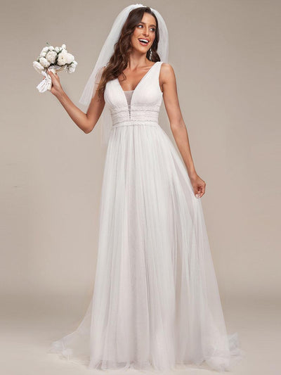 Robe de mariée longue sans manches en V profond et dos bas