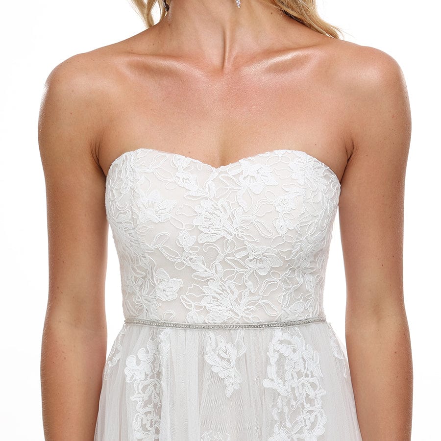 Robe de mariée en tulle en dentelle avec bretelles et ceinture à sequins