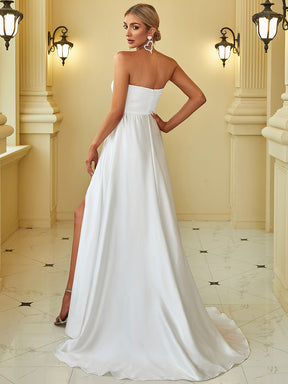 Robe de mariée fendue sur le devant en satin plissé en cœur sans manches