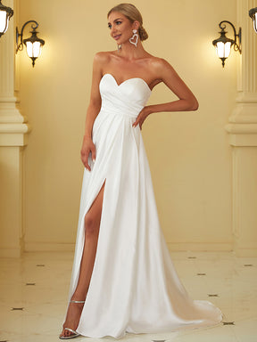 Robe de mariée fendue sur le devant en satin plissé en cœur sans manches