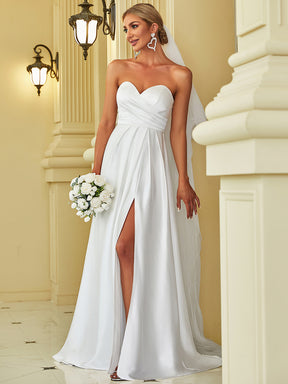Robe de mariée fendue sur le devant en satin plissé en cœur sans manches
