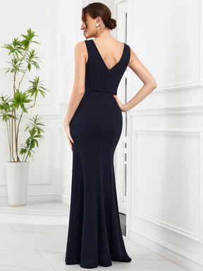 Robe mère de la mariée à col en V profond sans manches et colonne perlée