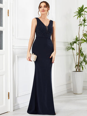 Robe mère de la mariée à col en V profond sans manches et colonne perlée