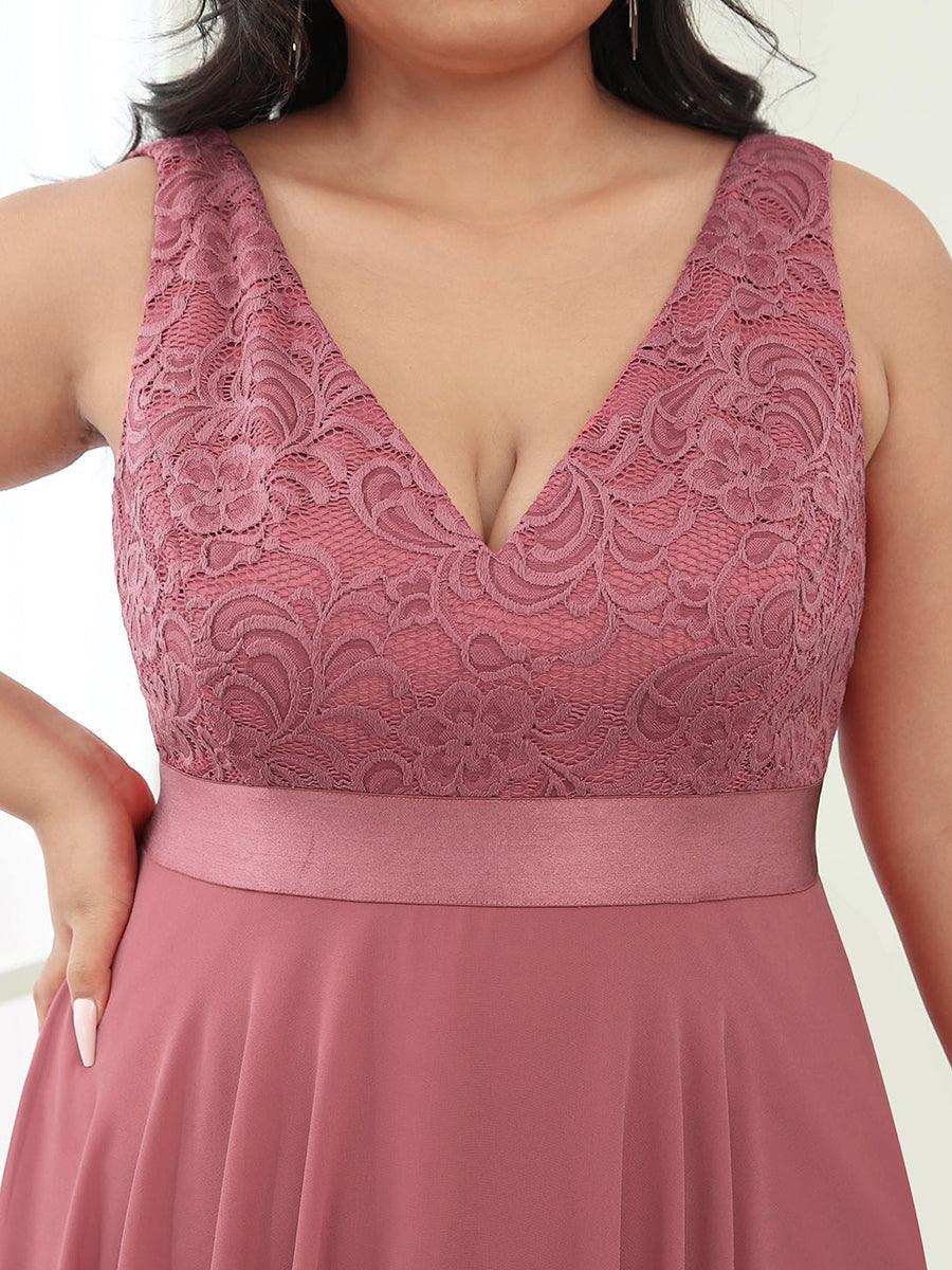 Robe de demoiselle d'honneur en dentelle et en mousseline de soie à col en V de grande taille #Couleur_Rose corail