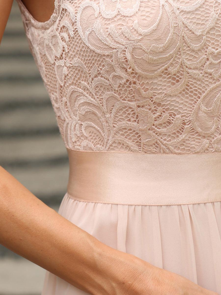 Robe de demoiselle d'honneur classique à col rond et dos en dentelle #Couleur_Blush