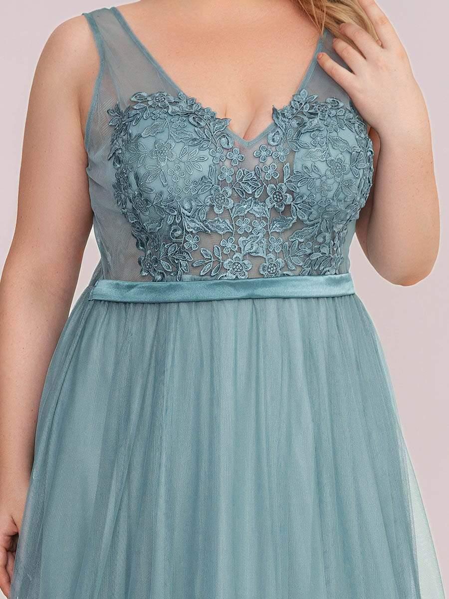 Robe de demoiselle d'honneur avec appliques en dentelle florale et col en V pour femmes de grande taille #Couleur_Bleu Fume
