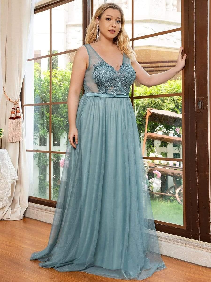Robe de demoiselle d'honneur avec appliques en dentelle florale et col en V pour femmes de grande taille #Couleur_Bleu Fume