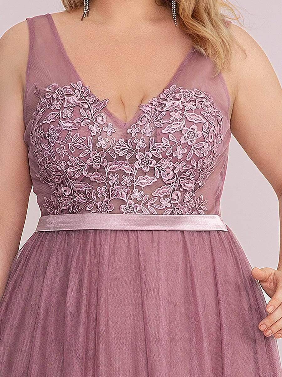 Robe de demoiselle d'honneur avec appliques en dentelle florale et col en V pour femmes de grande taille #Couleur_Orchidee