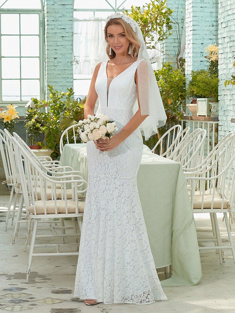 Petite robe de mariée en dentelle à queue de poisson sans manches avec un décolleté en V profond #Couleur_Blanc