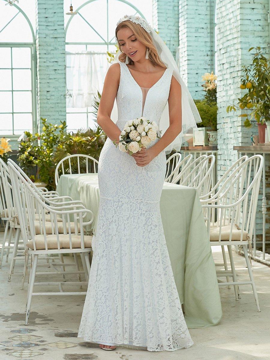 Petite robe de mariée en dentelle à queue de poisson sans manches avec un décolleté en V profond #Couleur_Blanc