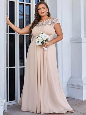 Robe mariage invitée élégante et flatteuse de grande taille