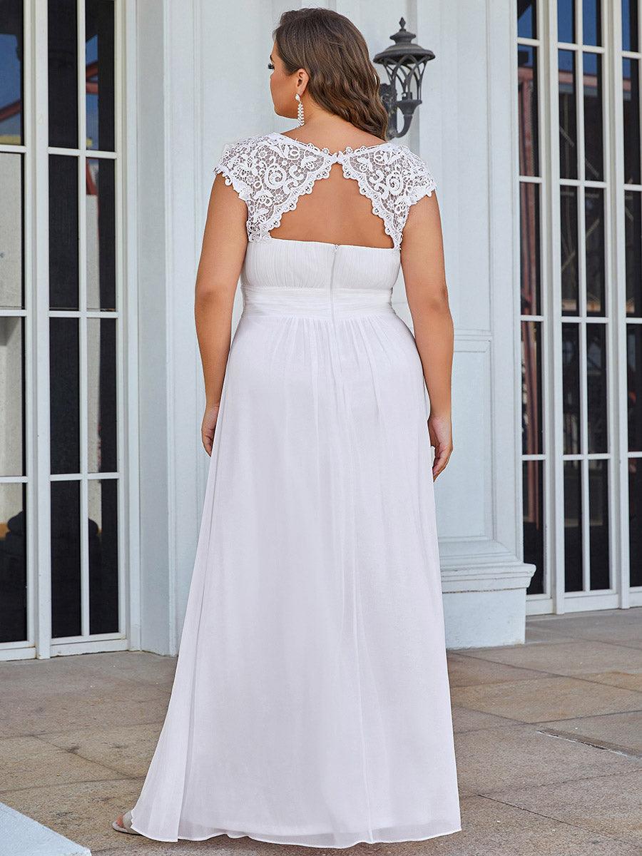 Robe de mariée en mousseline plissée unie avec décorations en dentelle