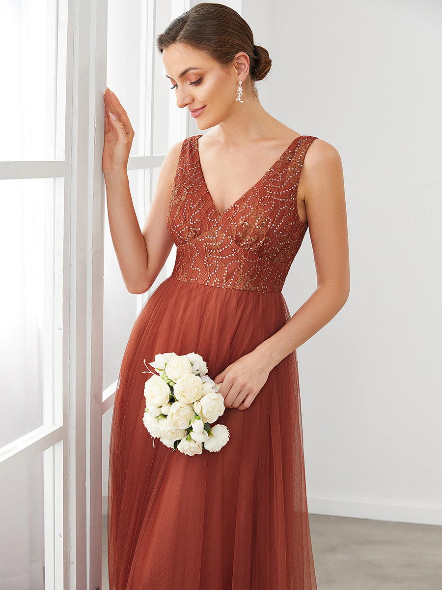 Robe de demoiselle d'honneur en tulle à encolure en V et en dentelle sans manches