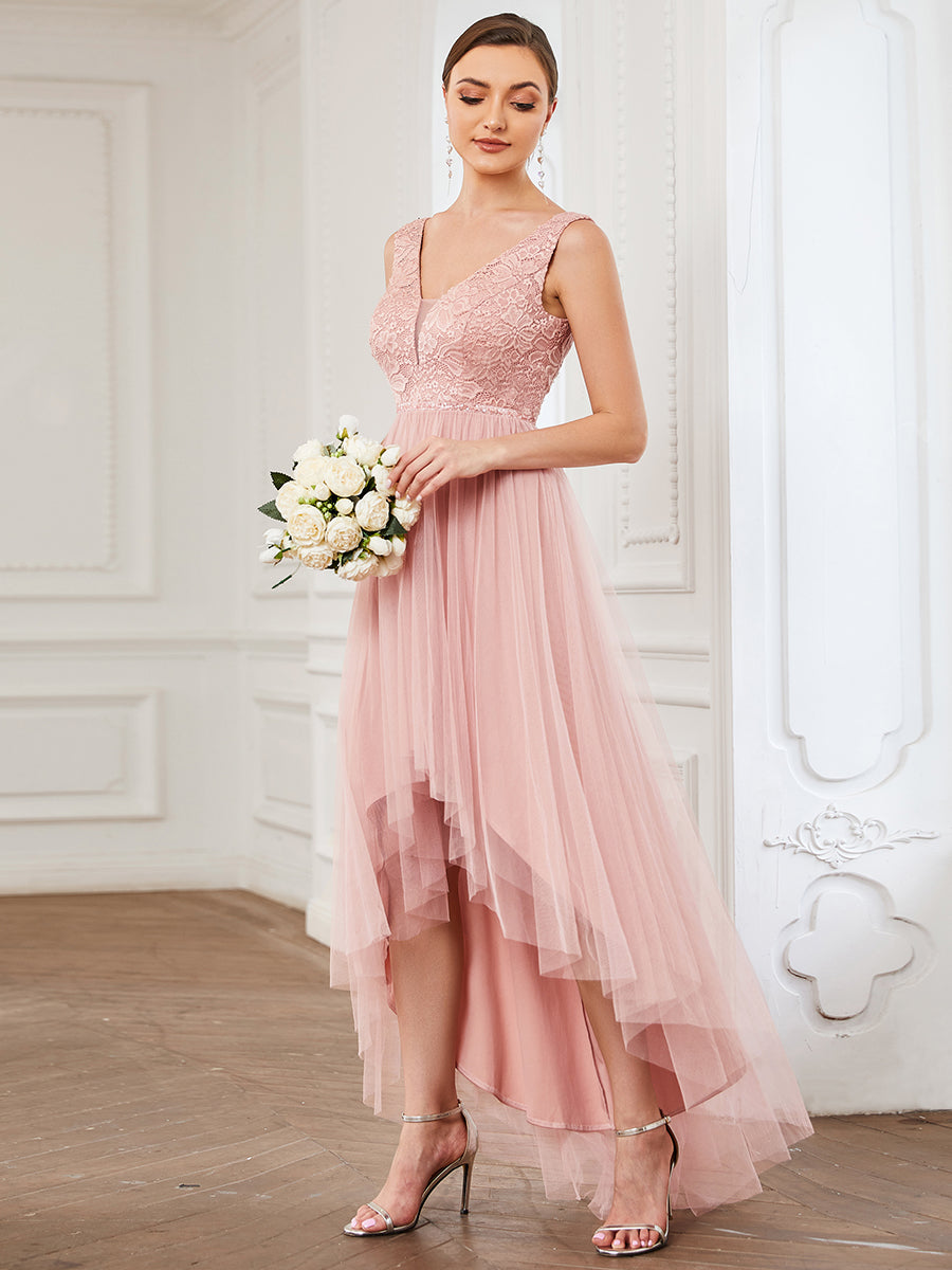 Robe de demoiselle d'honneur haut-bas en tulle avec empiècement en dentelle et illusion