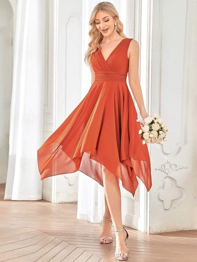 Robe de demoiselle d'honneur mi longue à ourlet irregulier et foulard carre