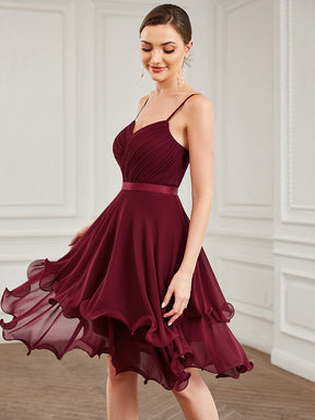 Robe de demoiselle d'honneur plissée longueur genou en mousseline à volants